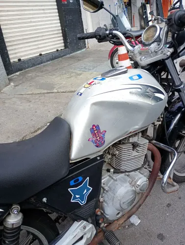 Vendo Suzuki yes 2011 prata...................................