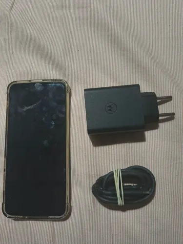 Vendo celular Moto Edge 30 neo seminovo com caixa do produto 