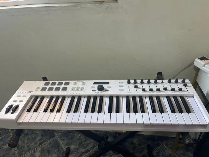 Controlador Arturia keylab 49 teclas