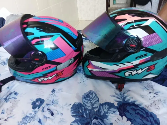 Vendo dois capacetes fw3