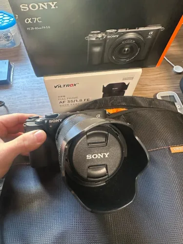 Câmera Sony A7C Full Frame + Lente 35mm 1.8