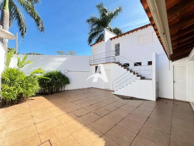 Casa Comercial para aluguel, 4 vagas, Jardim Karaíba - Uberlândia/MG