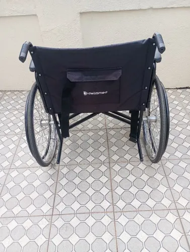 Cadeira de rodas grande 