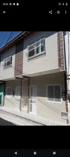 Alugo apartamento recém-reformado, bem amplo, arejado e super confortável.