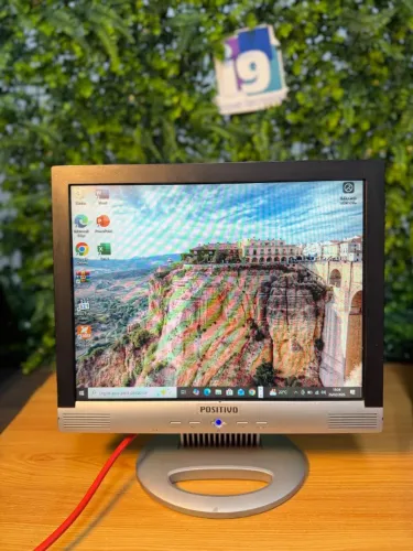 Monitor Positivo  LMS22P   LCD  VGA   15 Polegadas   60Hz   