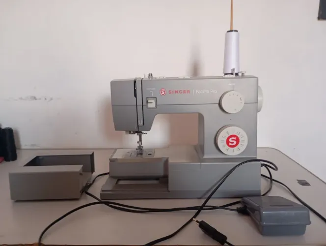 Máquina Singer facilita pro