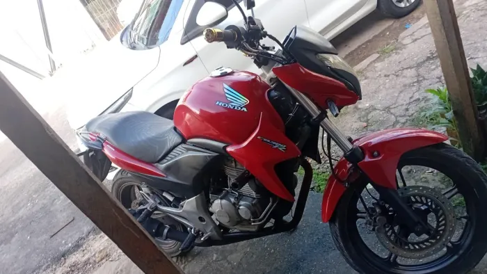 Vendo ou Troco CB 300