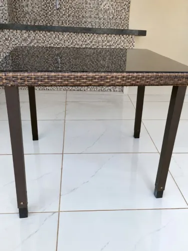 Mesa em ratan com tampo em vidro até 06 cadeiras 