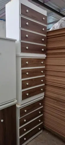 Cômoda 4 gavetas 