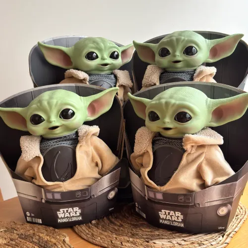 Star Wars Pelúcia Grogu com Armadura Beskar Original The Mandalorian - Baby Yoda
