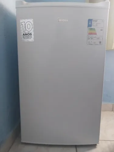 Frigobar Midea 120L 06 meses de uso 10 anos de garantia no compressor
