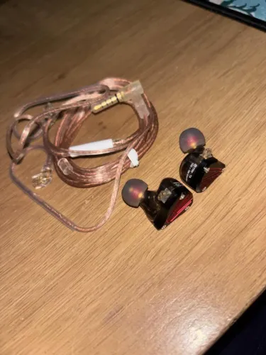 Fone de Ouvido TRN-TA black/red com microfone *Novo nunca usado* 