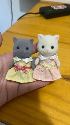 Irmãs persa sylvanian families