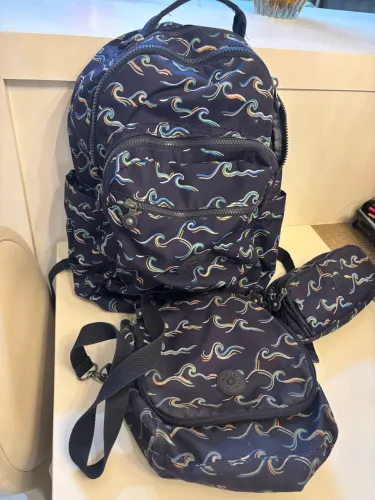 Mochila, lancheira e estojo original da Kipling
