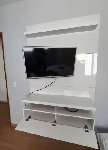 Rack preso à parede