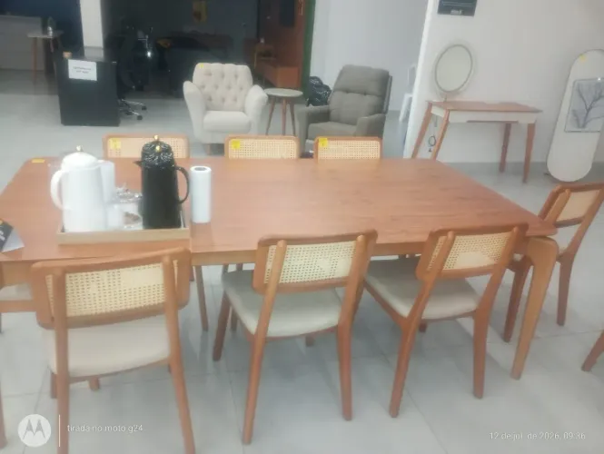 Conjunto 6 cadeiras e uma mesa