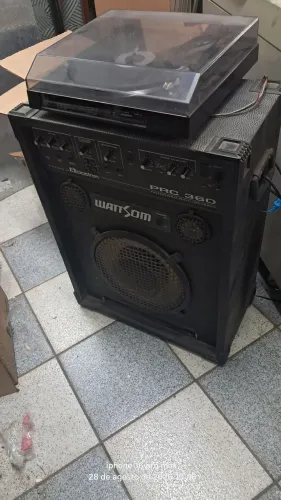 Caixa de som amplificada