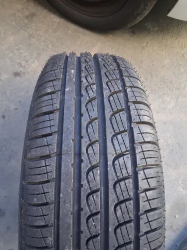 Vendo uma roda 15 com pneu 185 60