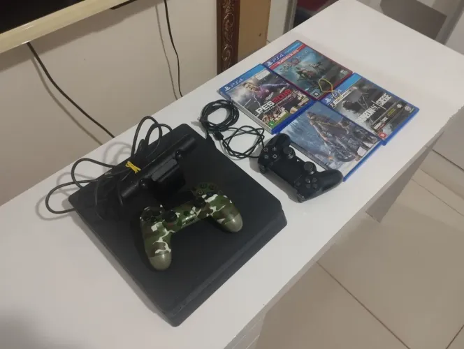 Vende se PlayStation 4 semi novo