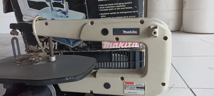 Serra tico-tico Makita SJ401 , vendo ou troco!
