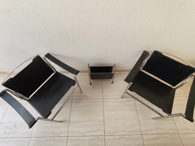 Vendo par de Poltronas Design Bauhaus Wassily em couro + Revisteiro