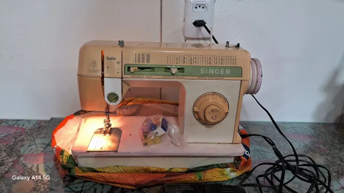 Vendo máquina singer