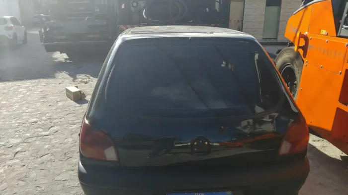 Vendo  um ford fiesta ano 2000