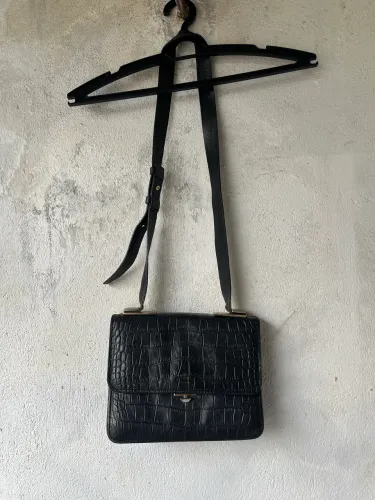 Bolsas e roupas, preços na descrição