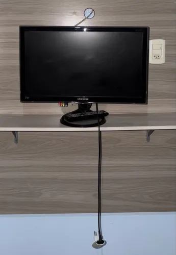 TV Monitor LED Samsung 24" Full HD - R$ 300