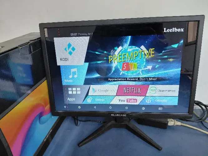 Monitor Novo 19 Saída Hdmi e Vga Completo na Caixa Porem tem uma Linha Finíssima