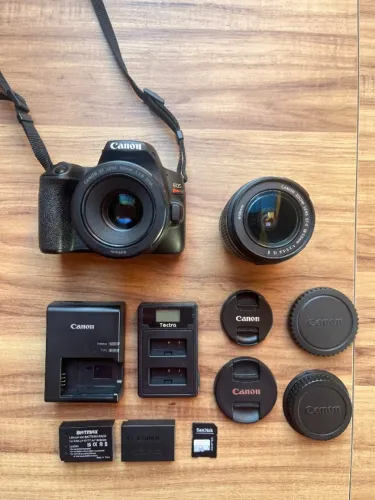 Câmera Canon SL3 com 2 lentes e acessórios