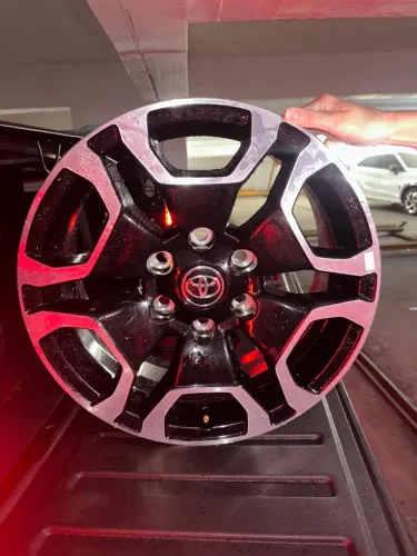 4 RODAS ARO 18 e 3 PNEUS HILLUX ORIGINAL NOVAS 2026