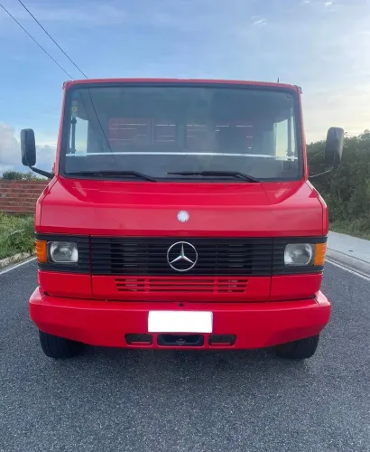 Caminhão Mercedes 710 Carroceria