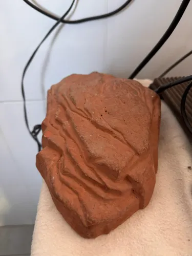 Pedra aquecida para repteis