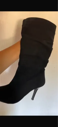 Vendo bota usada apenas uma vez,no precinho pra vender logo