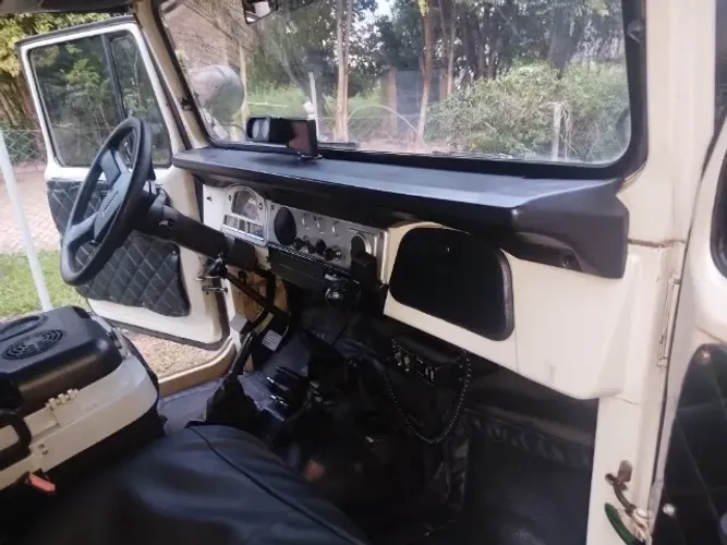 Toyota Band.Jipe Cap.de Aço Chas. Curto Diesel 1987