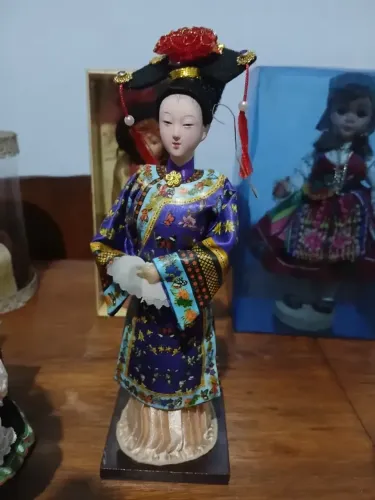 Bonecas e máscaras decorativas colecionáveis, inclusive de outros países! 