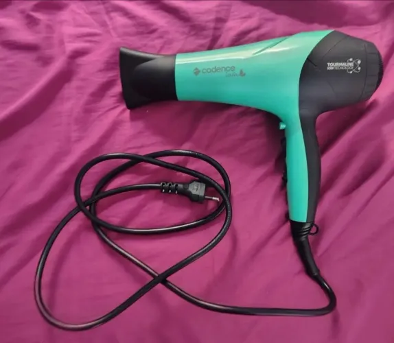 Vendo secador de cabelo pouco tempo de uso.
