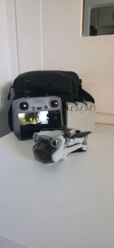DJI Mini 4 Pro Fly More Combo + RC2 (Estado excelente, 3 baterias)