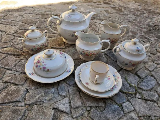 Relíquia 1951: Jogo de Chá Antigo Porcelana Real (Floral e Ouro) - Peças Avulsas ou Lote