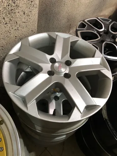 Jogo de rodas aro 17 GM 4x100 por 3100$ as 4 novas até 12x
