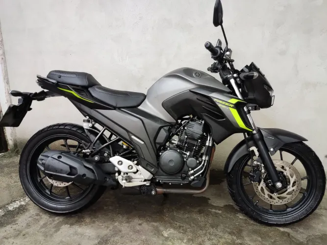 Fazer 250 (FZ25) Flex, de garagem.