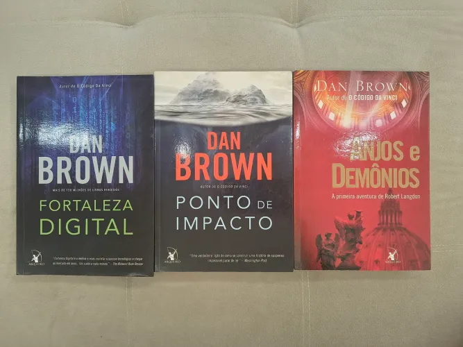 kit de livros usados do Dan Brown (Anjos e demônios, Ponto de impacto e Fortaleza digital)
