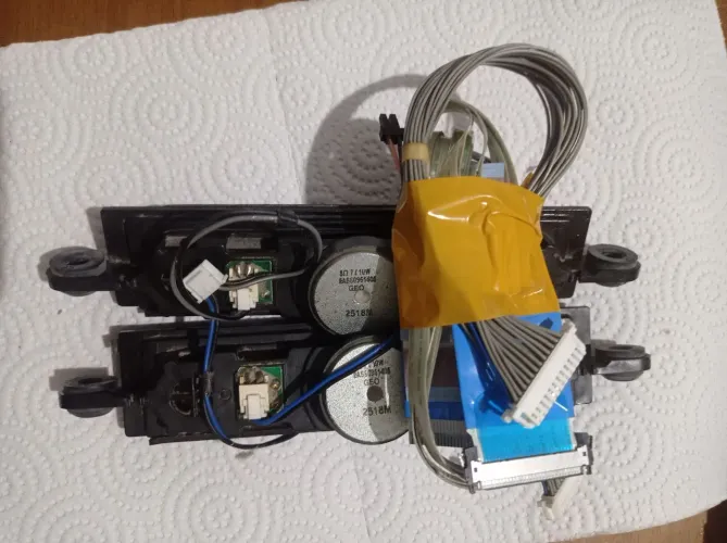 "5/ALto Falante + conector LG 32ls3400