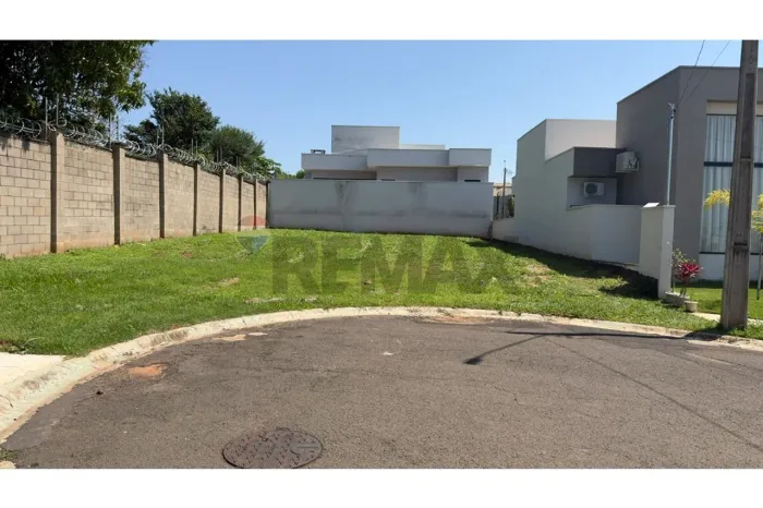 "Terreno 295m² à Venda no Residencial Valência II"