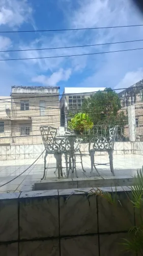 Conjunto de mesa com 3 cadeiras área e terna