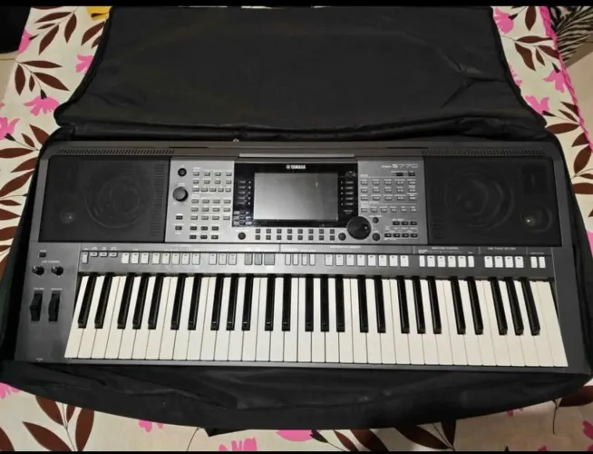 Teclado Yamaha s770