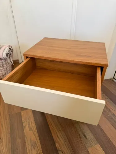 MESA DE CABICEIRA