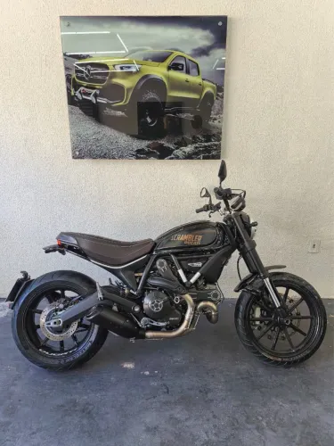Moto Ducati 800 cc impecável 