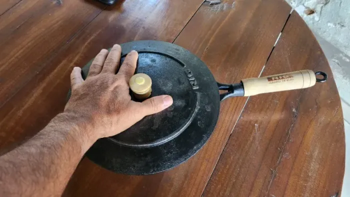 Frigideira de ferro N 24 usada 3 vezes
